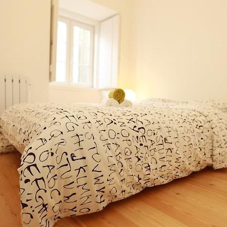 Lisbon Gloria Apartment Room photo
