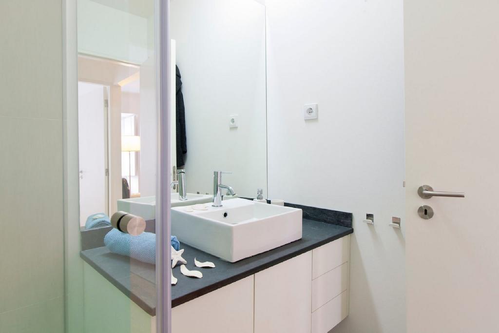 Lisbon Gloria Apartment Room photo